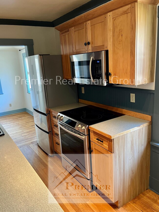 Building Photo - 2021 N El Paso St