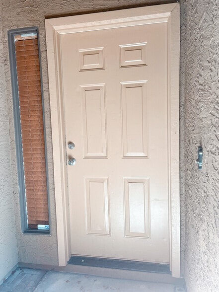 Building Photo - 1915 N Scovel St