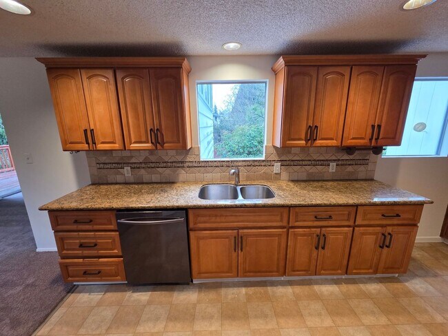 Building Photo - 2136 N 187th St