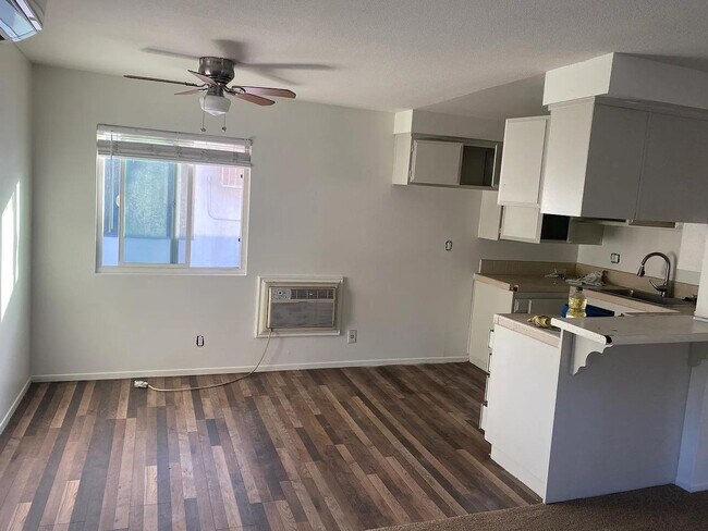 Building Photo - 12562 Brookshire Ave