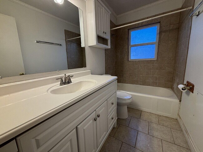 Building Photo - 2318 20th St