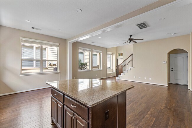 Building Photo - 7 Cheswood Manor Court