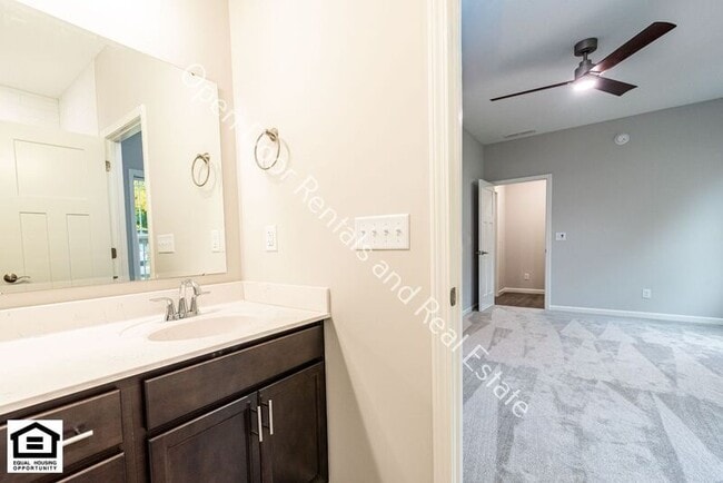 Building Photo - 307 Toledo St