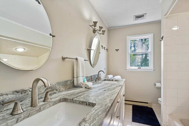 Building Photo - 1345 Long Creek Dr