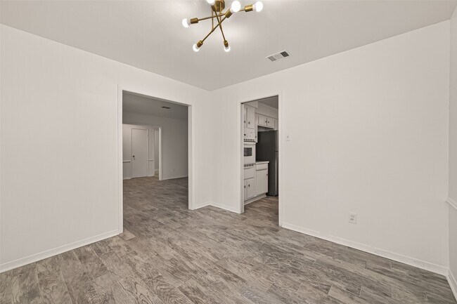 Building Photo - 5615 Beechnut St