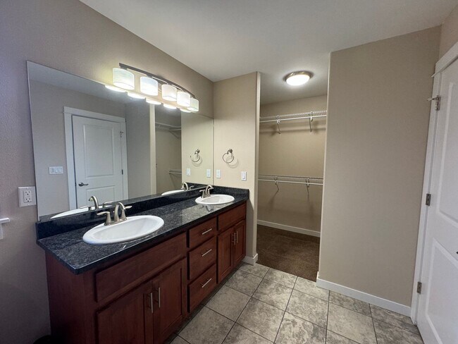 Building Photo - Well maintained, updated 3 bedroom home in quiet neighborhood