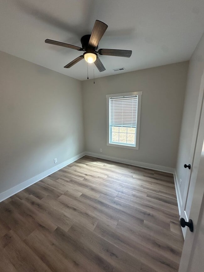 Building Photo - BRAND NEW 3 Bedroom Apartment in Shelbyville!