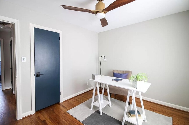 Smaller bedroom can also be used as a home office - 905 Culpepper Ln