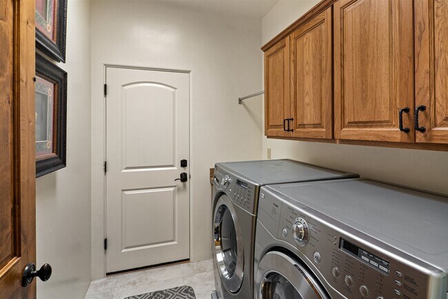 Building Photo - 2450 Mule Deer Rd