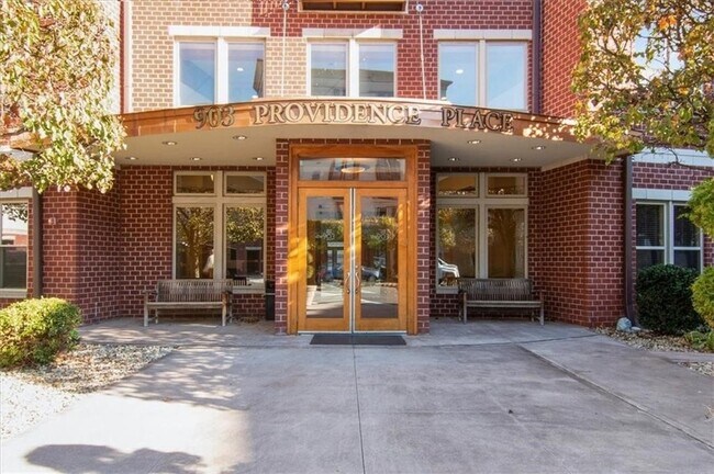 Building Photo - 1000 Providence Pl