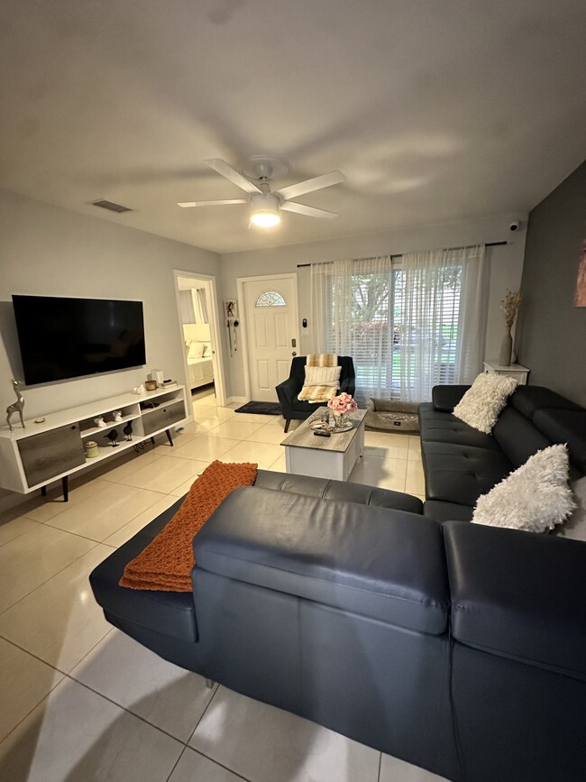 Building Photo - 137 NE 10th St