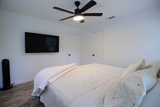 Building Photo - Ryan Place- Short to Mid-Term Rental Fully...