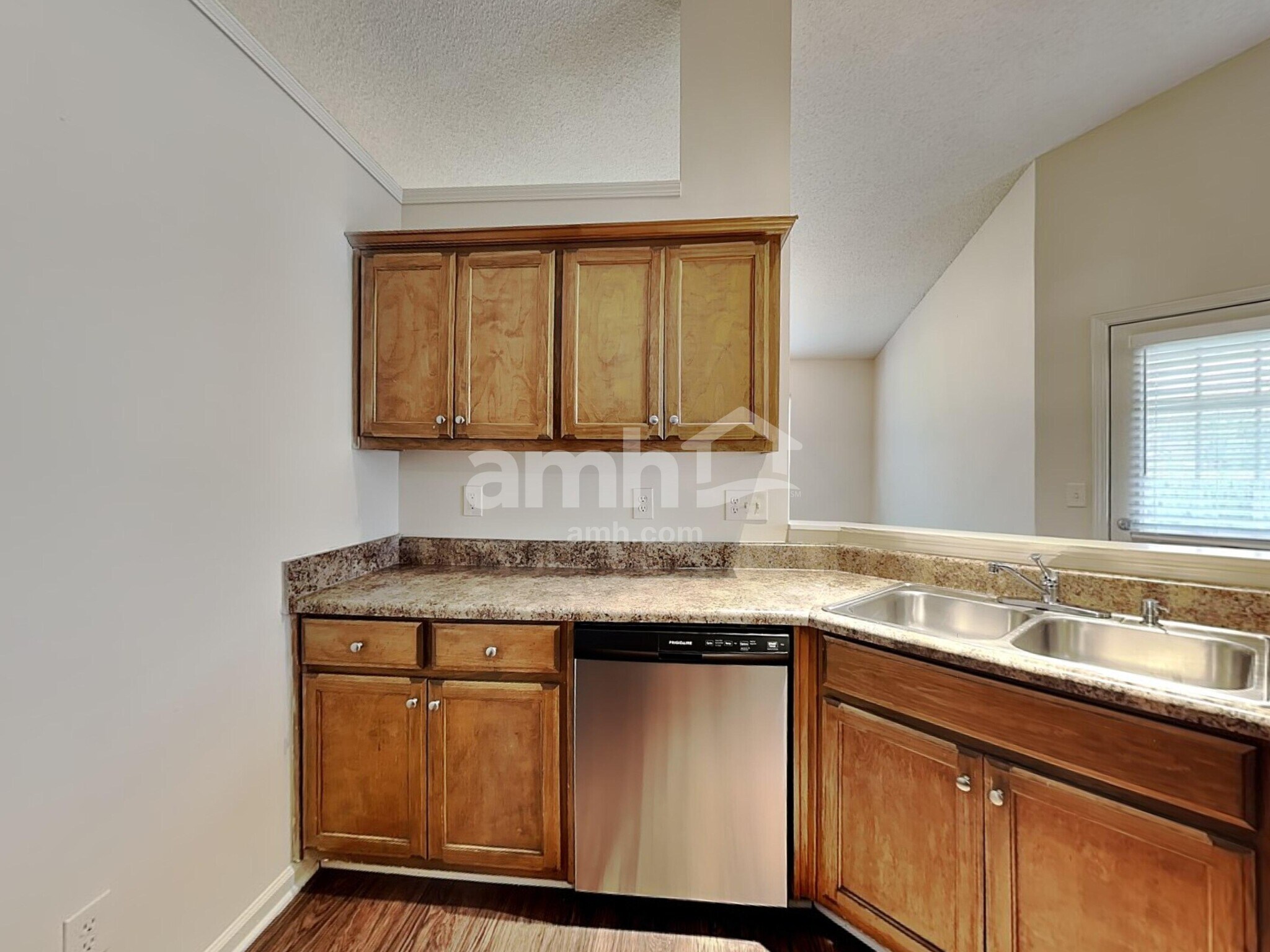 Building Photo - 750 Ashland Park Way