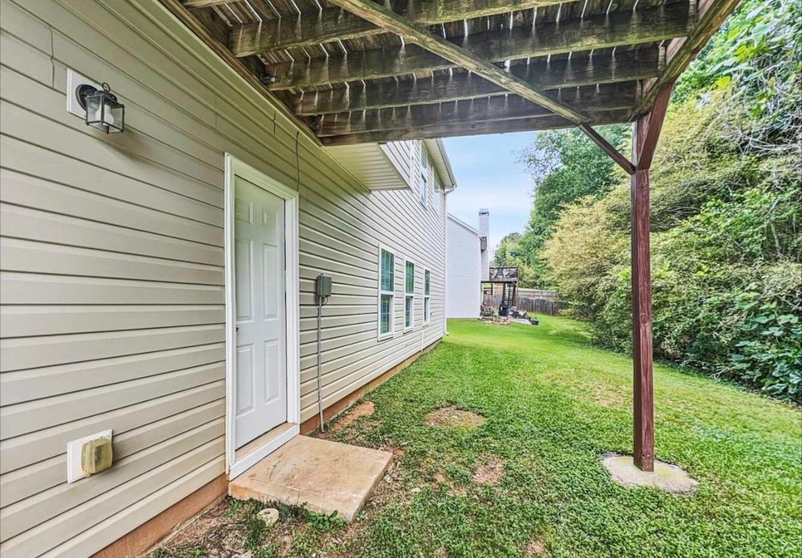 Building Photo - 4730 Camelot Dr