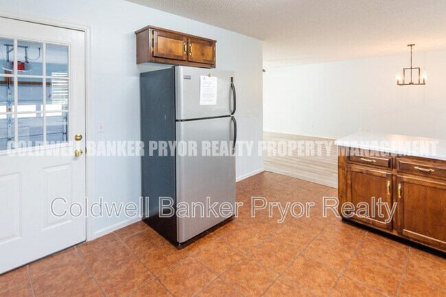 Building Photo - 1244 N Concord Rd