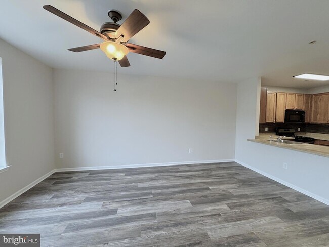 Building Photo - 525 Highland Ests