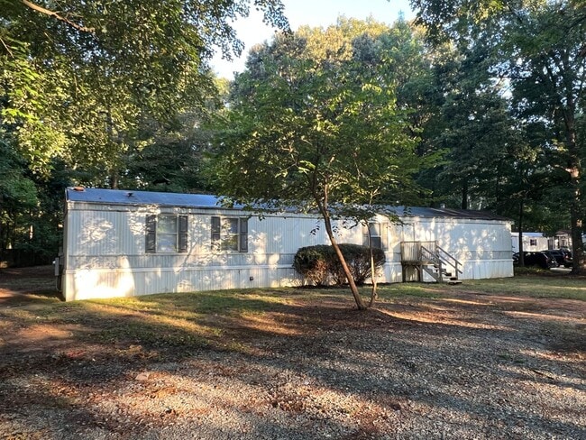 Building Photo - 3 Bedroom/2 Bathroom Home on 1 Acre of Land