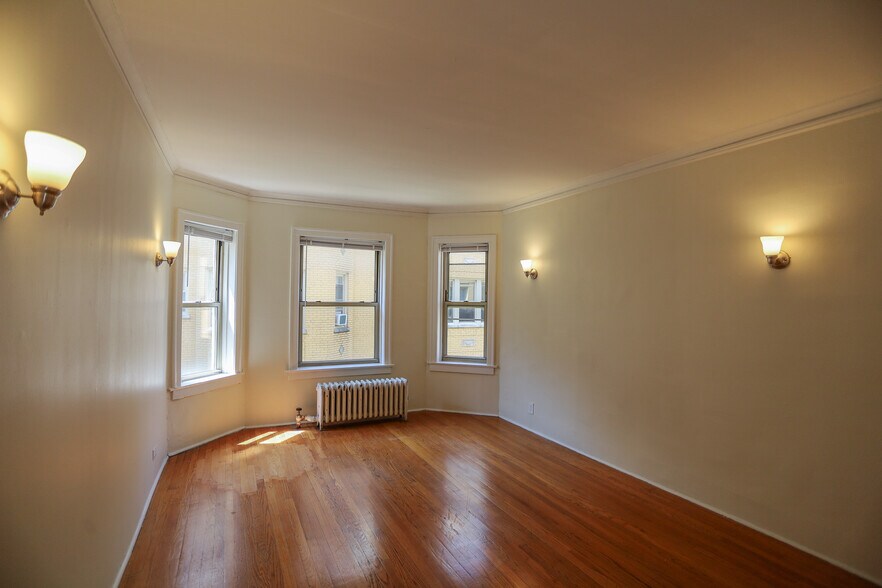 Building Photo - 1624 W Lunt Ave