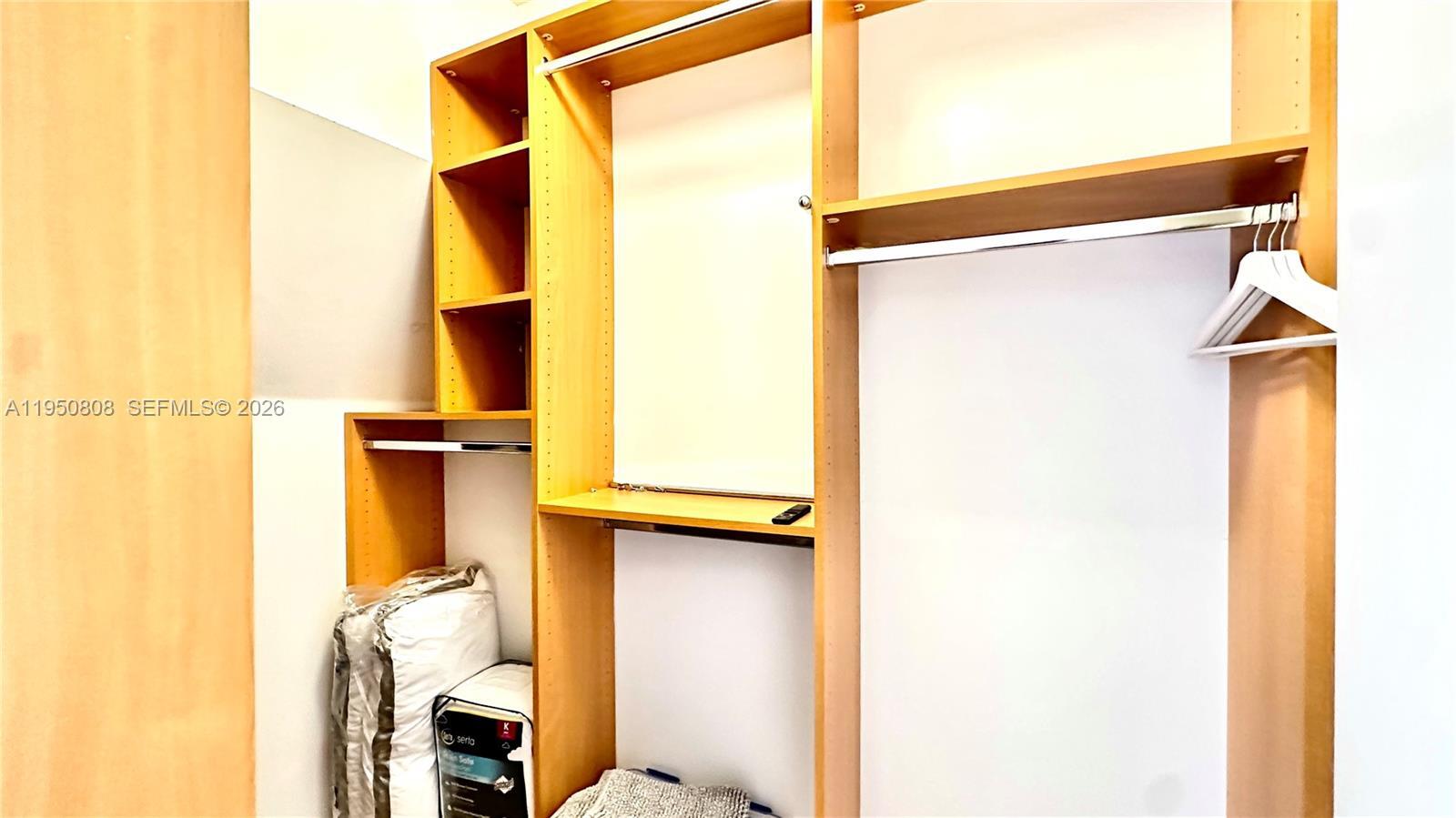 Building Photo - 814 NE 19th Ave