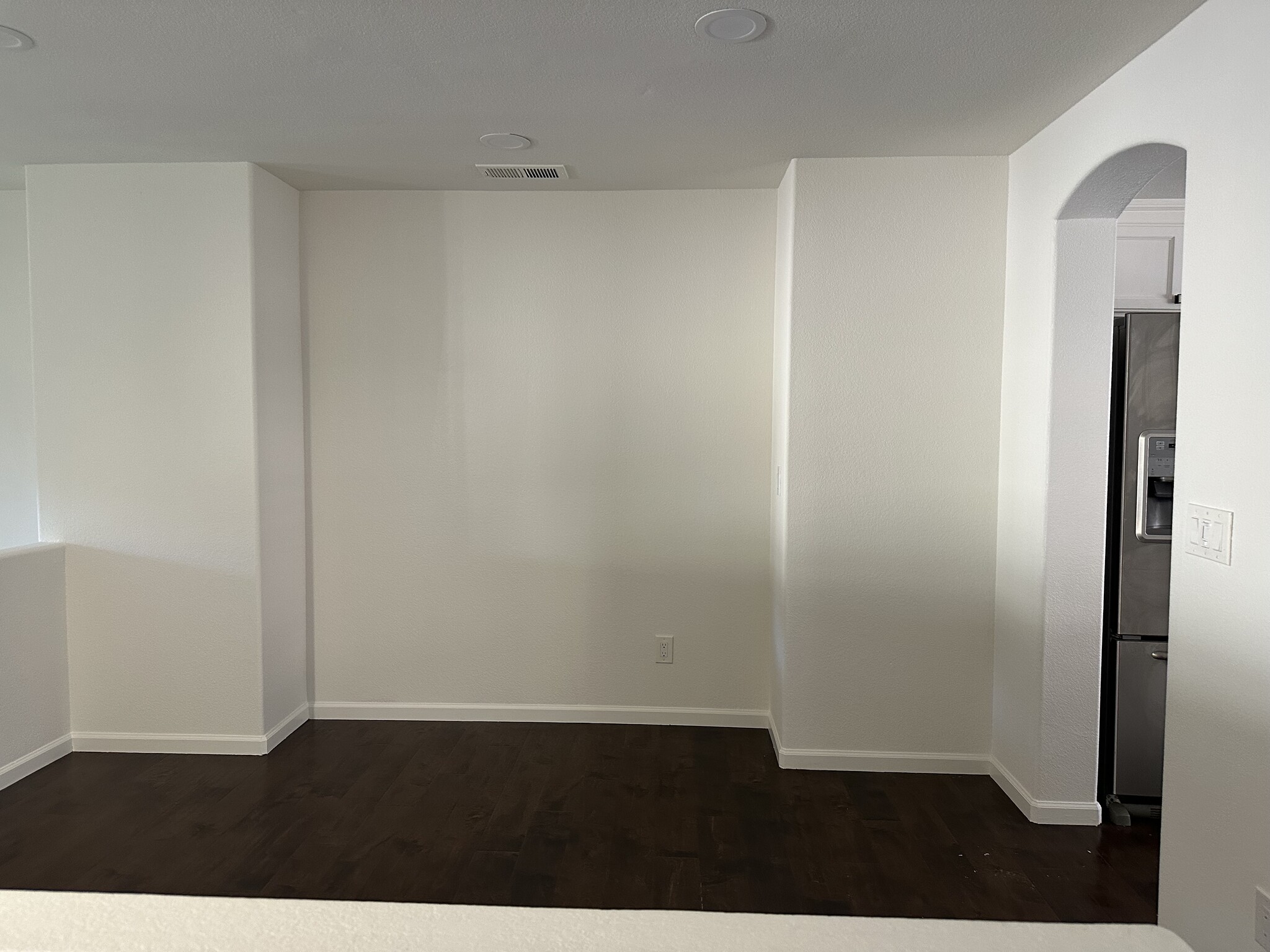 Dining Area - 542 Mill River Ln