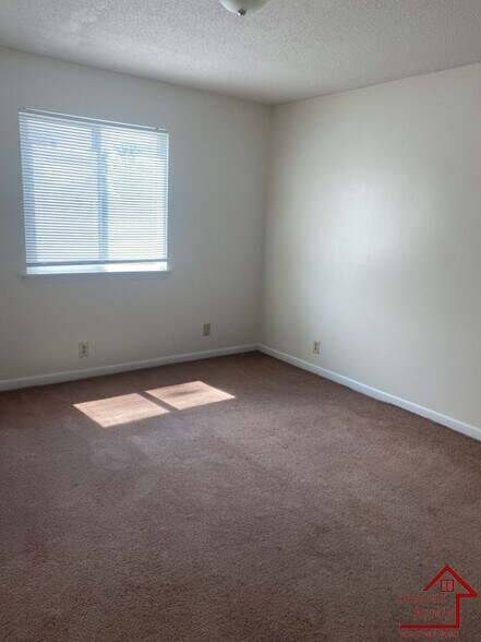 Building Photo - 419 Oriole Dr