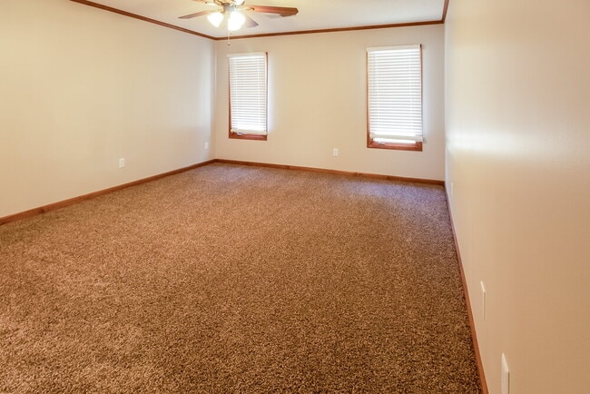 Building Photo - 7182 Golden Oaks Loop E