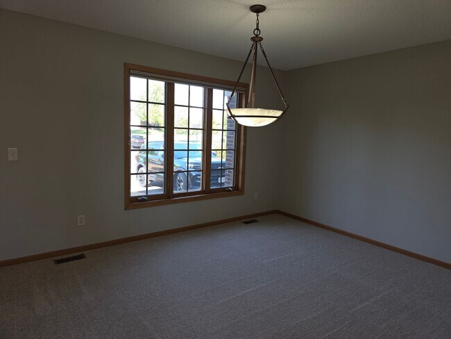 Building Photo - 22 Springbrook Bay
