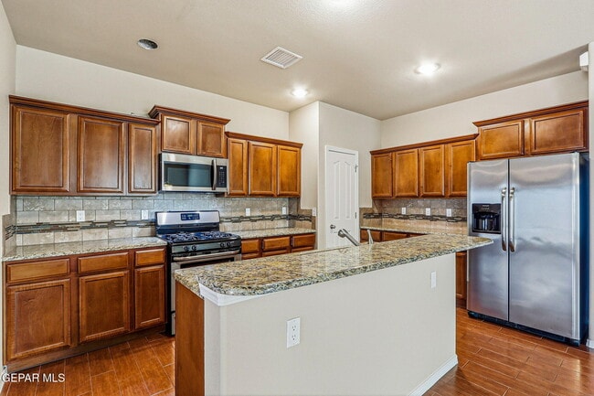 Building Photo - 7417 Dewberry Dr