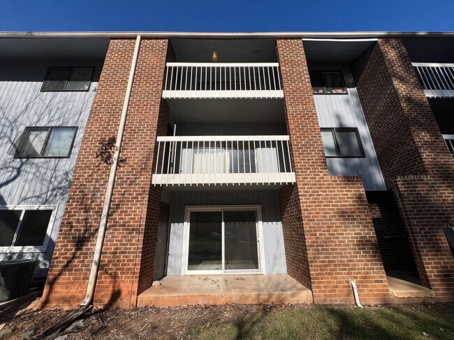 Building Photo - Newly Remodeled 2BD, 1.5BA Raleigh Condo in a Prime Location Near NC State University and Downtow...