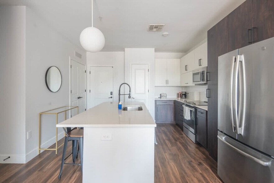 Building Photo - 701 W Rio Salado Pkwy