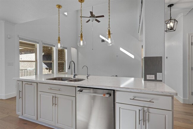 Building Photo - 5049 Veranda Ter