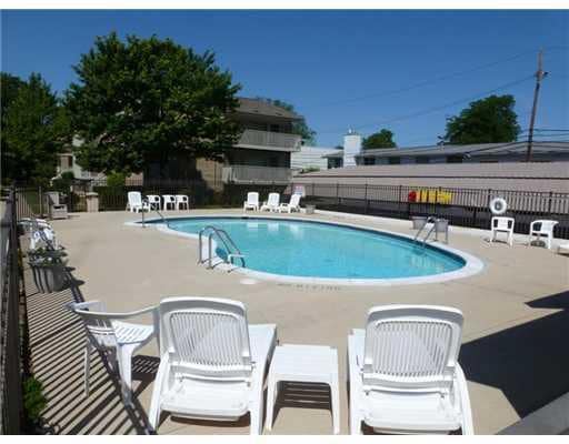 Building Photo - 2319 Packard St