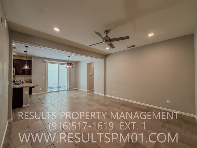 Building Photo - Beautiful Roseville 4 Bedroom Home