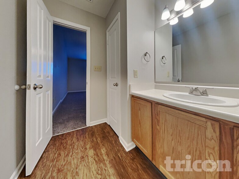 Building Photo - 8623 Robin Run Way