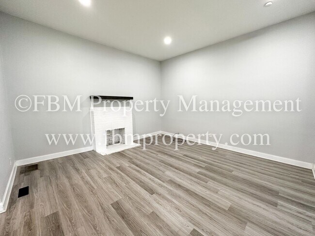 Building Photo - 518 N 26th St