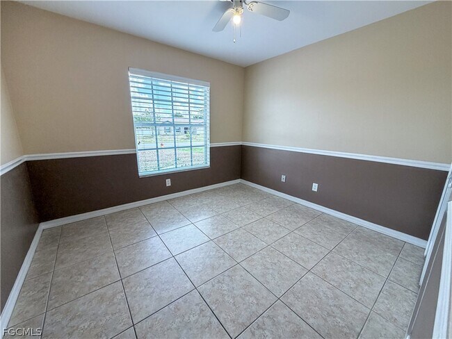 Building Photo - 906 SW 9th Ct