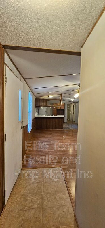 Building Photo - 3103 Cedarvale Rd