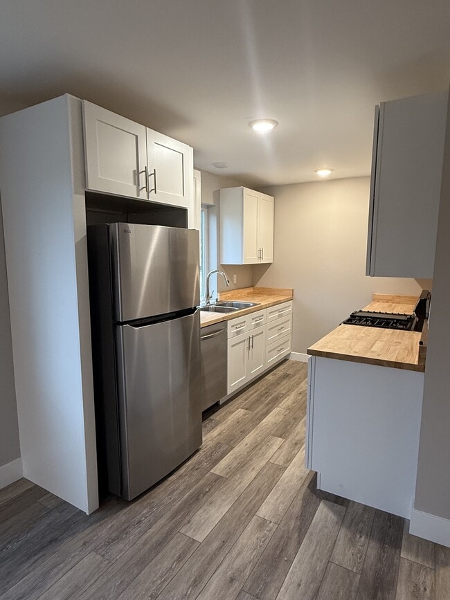 Building Photo - 9650 Herkimer Dr