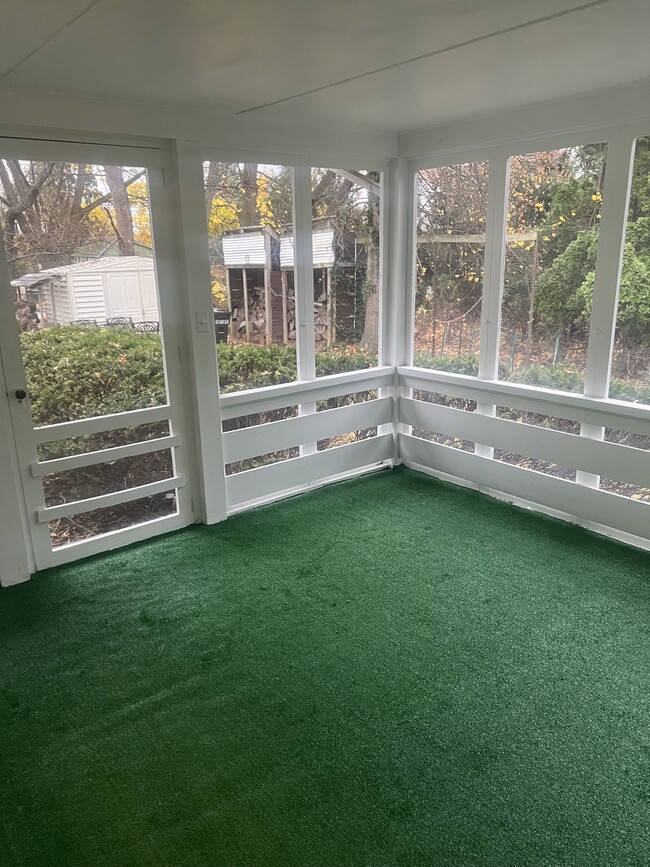 Building Photo - 810 Ashton St