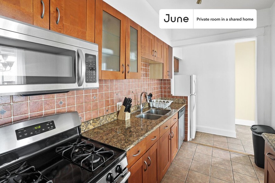 Building Photo - Room in Shared 5 bed/3 bath home in Brookland