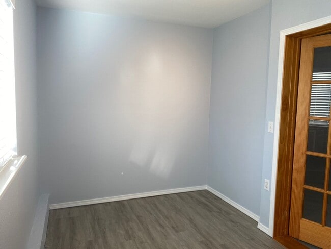 Building Photo - 4bd/1.75ba Carnation House