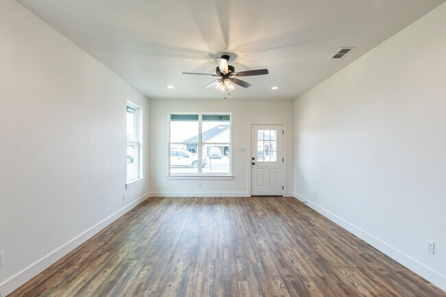 Building Photo - 8001 Sawdust Trl