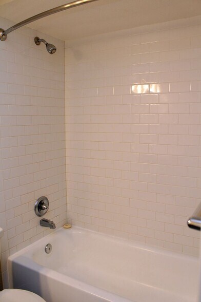 Building Photo - 2725-2743 SE Taylor St