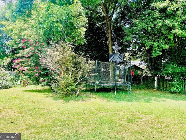 Building Photo - 470 Shadowlawn Road SE