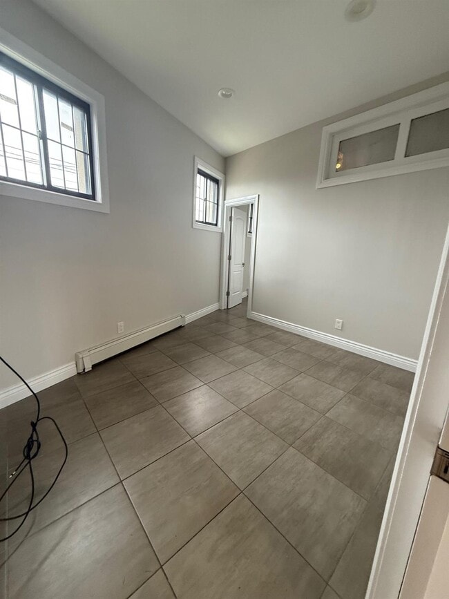 Building Photo - 201 Higbie Ln