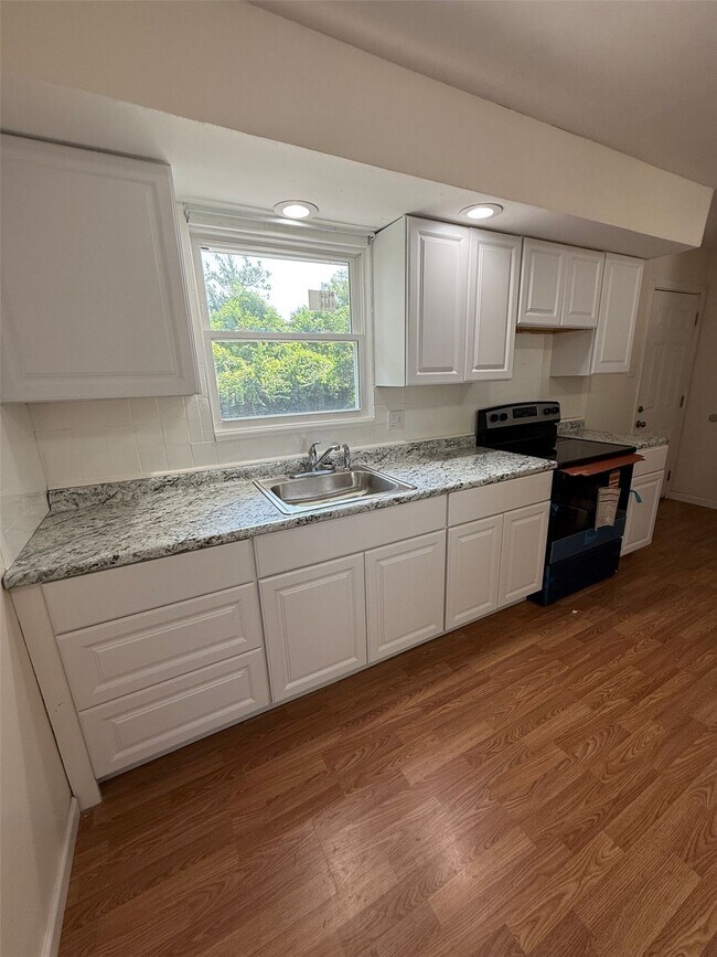 Building Photo - 10078 Green Valley Dr