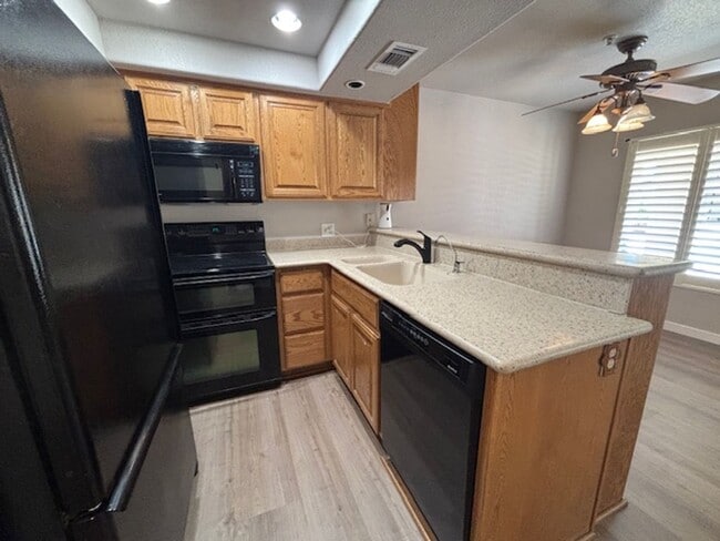 Building Photo - 1 Bedroom - 1.5 Bath Condo