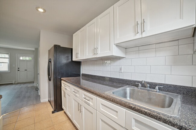 Building Photo - 725 Joralemon St