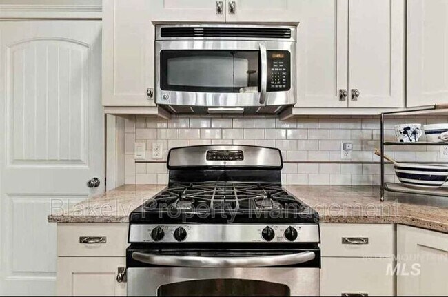 Building Photo - 4366 N Five Mile Rd