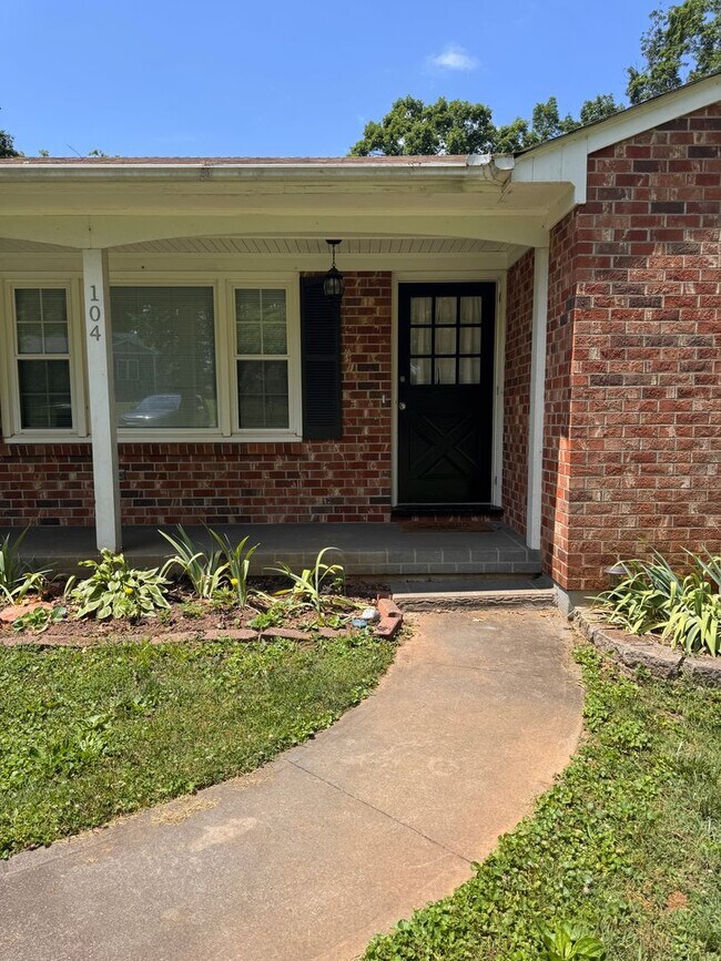 Building Photo - 3 Bedroom || 2.5 Bathroom Single Family Home